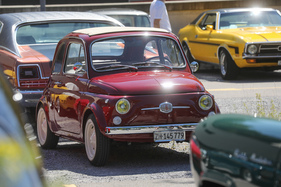 Fiat 500 (1967) - in einem Umfeld komplett verschiedener Autos - Older Classics August 2024