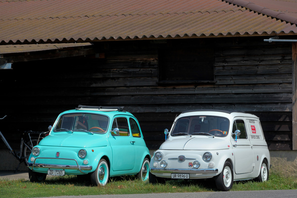 Fiat 500 (1968) - einmal als Limousine, einmal als Kombi - Oldtimer Sunday Morning Zug am 5. August 2018