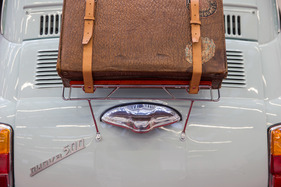 Fiat 500 (1968) -so kaumt auch der Kleine zu einem Kofferraum - Retro Classics Stuttgart 2017