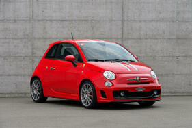 Fiat 500 Abarth 'Ferrari Dealer Edition' (2009) - als Lot 103 angeboten an der Bonhams Gstaad Versteigerung am 3. Juli 2022 Fiat 500 Abarth 'Ferrari Dealer Edition' (2009) - als Lot 103 angeboten an der Bonhams Gstaad Versteigerung am 3. Juli 2022
