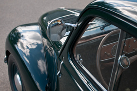 Fiat 500 C Topolino (1949) - die deutlich geformten Kotflügel atmen noch den Vorkriegsgeist