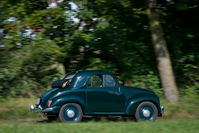 Fiat 500 C Topolino (1949) - rund 95 km/h schnell rennt der Wagen, wenn es sein muss