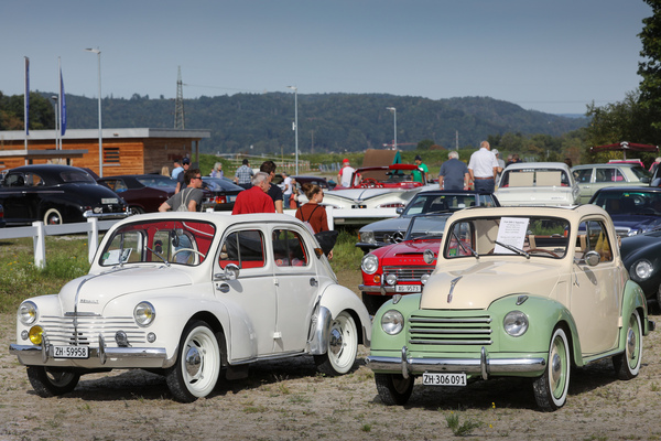 Bild: Fiat 500 C "Topolino" (1951) - zusammen mit Renault 4 CV "Heck" - 6. Lägern Classic 2023