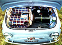 Fiat 500 D (1960) - vorne ist der Tank und das Reserverad untergebracht und es bleibt immer noch Platz für etwas Gepäck
