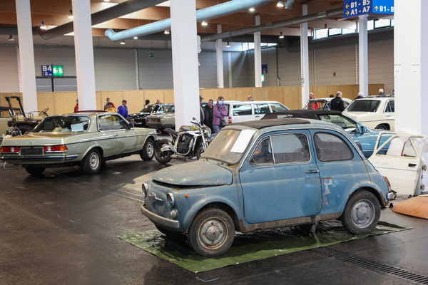 Fiat 500 F 1. Serie (1965) - als gute Restaurierungsbasis mit einigen Ersatzteilen für EUR 3600 angeboten - Motorworld Classics Bodensee 2022