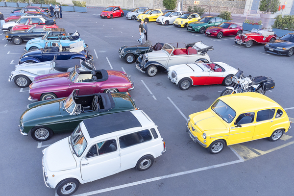 Bild Fiat 500 Giardiniera (1975) an der Mallorca Classic Week 2021 – Teil der grossen Fahrzeug-Vielfalt