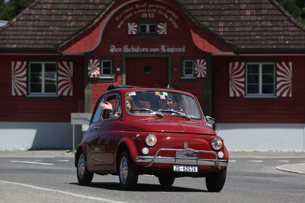 Fiat 500 L (1970) - einmal in Rot - Oldtimer in Obwalden (O-iO) 2019