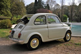 Fiat 500 Nuova (1958) - angeboten als Lot 306 an der Versteigerung von RM Auctions in Monaco am 12. Mai 2012 (1958)