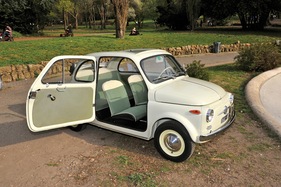 Fiat 500 Nuova (1958) - angeboten als Lot 306 an der Versteigerung von RM Auctions in Monaco am 12. Mai 2012 (1958)
