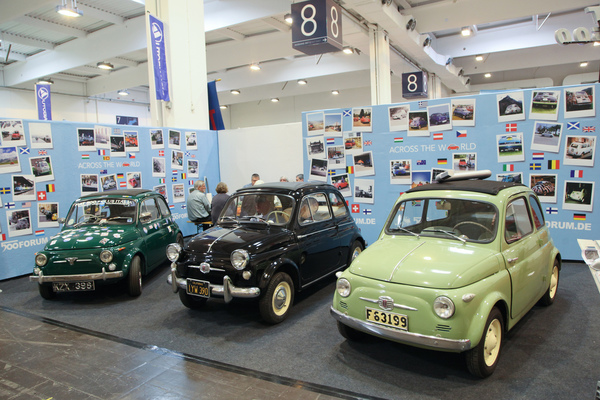 Bild: Fiat 500 Varianten auf dem Clubstand - Techno Classica Essen 2019