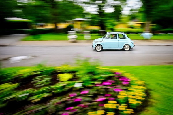 Image: Fiat 500 at the entrance to Hellbrunn Palace