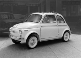 Fiat 500 - höhere Leistung und nun mit zwei hinteren Plätzen für Erwachsene - Genfer Autosmobilsalon 1959