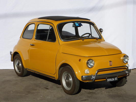 Fiat 500L (1970) - als Lot 384 angeboten von Bonhams bei der Versteigerung im RAF Museum in Hendon 2015