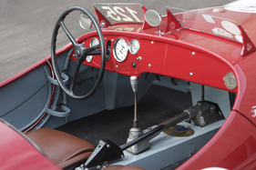 Fiat 508 C 1100 Sport CarGem (1937/1946) - lots of unclad sheet metal in the interior