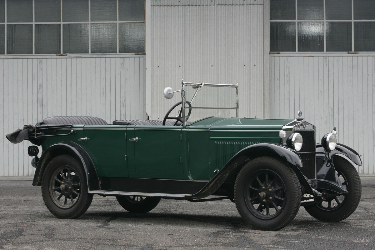 Fiat 509A (1927) - auch den hinten sitzenden Passagieren offeriert der Fiat einen einfachen Einstieg dank hinterer Türen