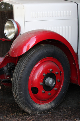 Fiat 521 Feuerwehrauto (1928) - Stahlscheibenrad mit acht Schrauben