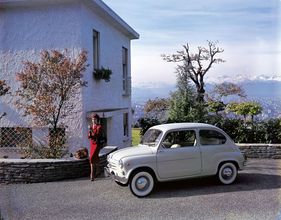 Fiat 600 (1956) - auch vor einer Villa standesgemäss