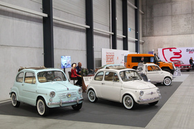 Fiat 600 (1957) besonders nobel mit Weisswandreifen und Speichenrädern – Swiss Classic World Luzern 2022
