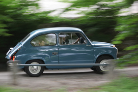 Fiat 600 (1962) - bei der Abreise - Concours d'Elégance Suisse "spéciale" 2021 in Coppet
