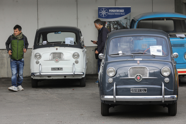 Bild Fiat 600 D Multipla (1966) - und gleich noch ein Brüderlein als Alternative - Auto e Moto d'Epoca Bologna 2023