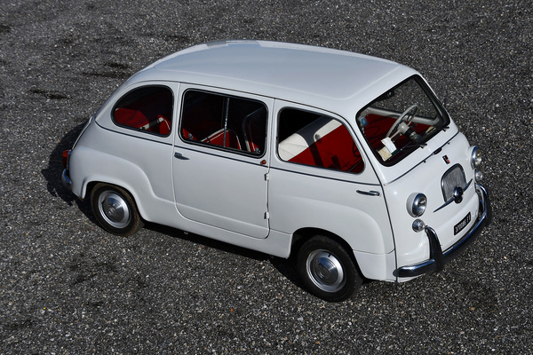 Fiat 600 D Multipla (1967) - as lot 102 at the auction of the Oldtimer Gallery in Gstaad on December 29, 2019