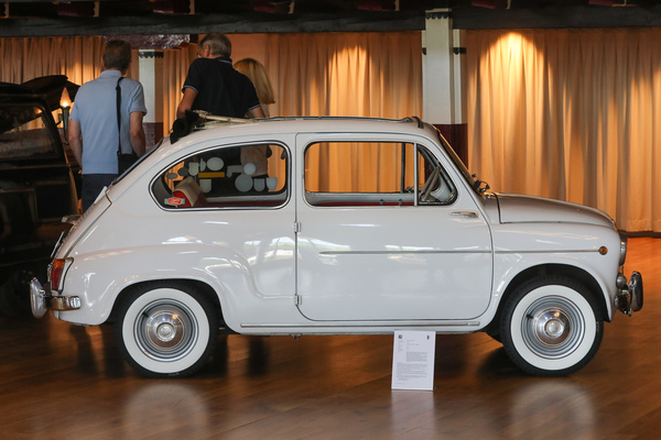 Fiat 600 D Trasformabile (1962) - Sonderschau Fiat 600 - Albisgütli Classics Cars & Bikes Juli 2025