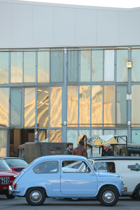 Fiat 600 D im Abendlicht des Messegeländes - Auto e Moto d'Epoca Padova 2015