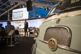 Fiat 600 Multipla (1957) - als Lot 53 an der RM Auction von Paris am 5. Februar 2014