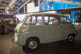 Fiat 600 Multipla (1957) - als Lot 53 an der RM Auction von Paris am 5. Februar 2014