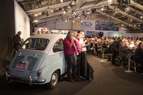 Fiat 600 Multipla (1957) - als Lot 53 an der RM Auction von Paris am 5. Februar 2014