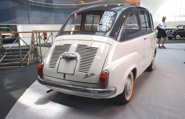 Fiat 600 Multipla (1964) – Ausstellung "125 Jahre Fiat" in der Autoworld Brüssel