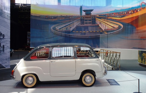 Fiat 600 Multipla (1964) – Ausstellung "125 Jahre Fiat" in der Autoworld Brüssel