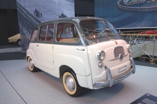 Fiat 600 Multipla (1964) – Ausstellung "125 Jahre Fiat" in der Autoworld Brüssel