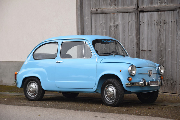 Fiat 600 Zastava (1968) - als Lot 08 an der Versteigerung der Oldtimer Galerie Toffen am 20. Oktoberl 2018