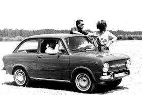 Fiat 850 (1964) – Der Fahrerin hängen die ewigen Streitereien von Mario und Angelina auch schon zum Halse raus