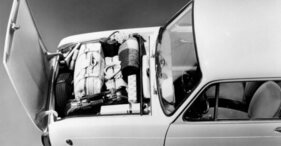 Fiat 850 (1964) – Lehrbeispiel für den Käfer: der vordere Kofferraum fasst über 200 Liter