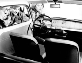 Fiat 850 (1964) – Trotz interessierter Blicke: das Interieur geriet eher schlicht