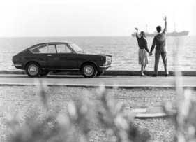 Fiat 850 Coupé (1965) - Werbeszene von damals Fiat 850 Coupé (1965) - Werbeszene von damals