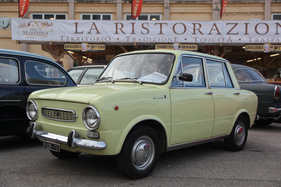 Bild Fiat 850 Francis Lombardi (1968) - Rarität mit vier Türen und Stufenheck, zu kaufen für Euro 7500 - Auto e Moto d'Epoca 2014