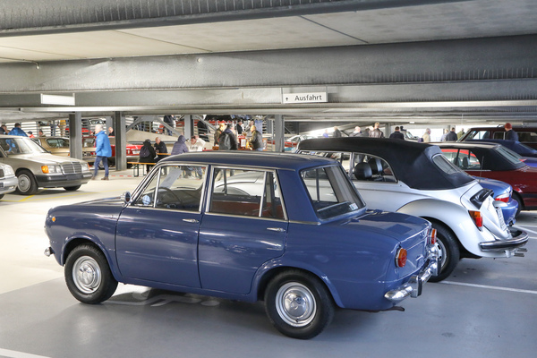 Fiat 850 Lucciola (1968) - viertüriger Umbau von Francis Lombardi - angeboten auf dem Oldtimermarkt im Parkhaus - Bremen Classic Motorshow 2023