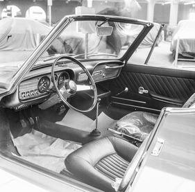 Fiat 850 Spider (1965) - sportliches Cockpit des Heckmotor-Cabrios - Genfer Automobilsalon 1965
