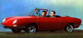 Fiat 850 Spider (1968) - glückliche Menschen auf dieser Prospektabbildung