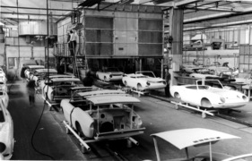 Fiat 850 Spider (1970) - Produktion - der kleine Fiat in der Lackierung bei Bertone