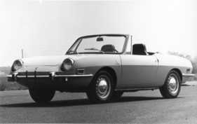 Fiat 850 Spider (1972) - bis zum Schluss mit Stahlrädern und Radkappen