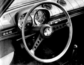 Fiat 850 Sport (1968) - am Lenkrad fühlt man sich in einen richtigen Sportwagen versetzt