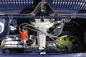 Fiat 850 Sport Coupé (1971) - Blick in den Motorraum