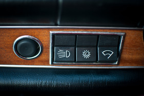 Fiat 850 Sport Coupé (1971) - Schalter im Stil der späten Sechzigerjahre