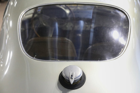 Fiat 8V Berlinetta (1954) – Blick auf den Tankdeckel und in den Innenraum – Rétromobile Paris 2025