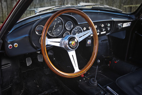 Fiat-Abarth 1000 Bialbero (1960) - Cockpit mit dem Drehzahlmesser im Zentrum