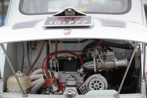 Fiat-Abarth 1000 OT mit offener Motorhaube - Swiss Classic World Luzern 2019